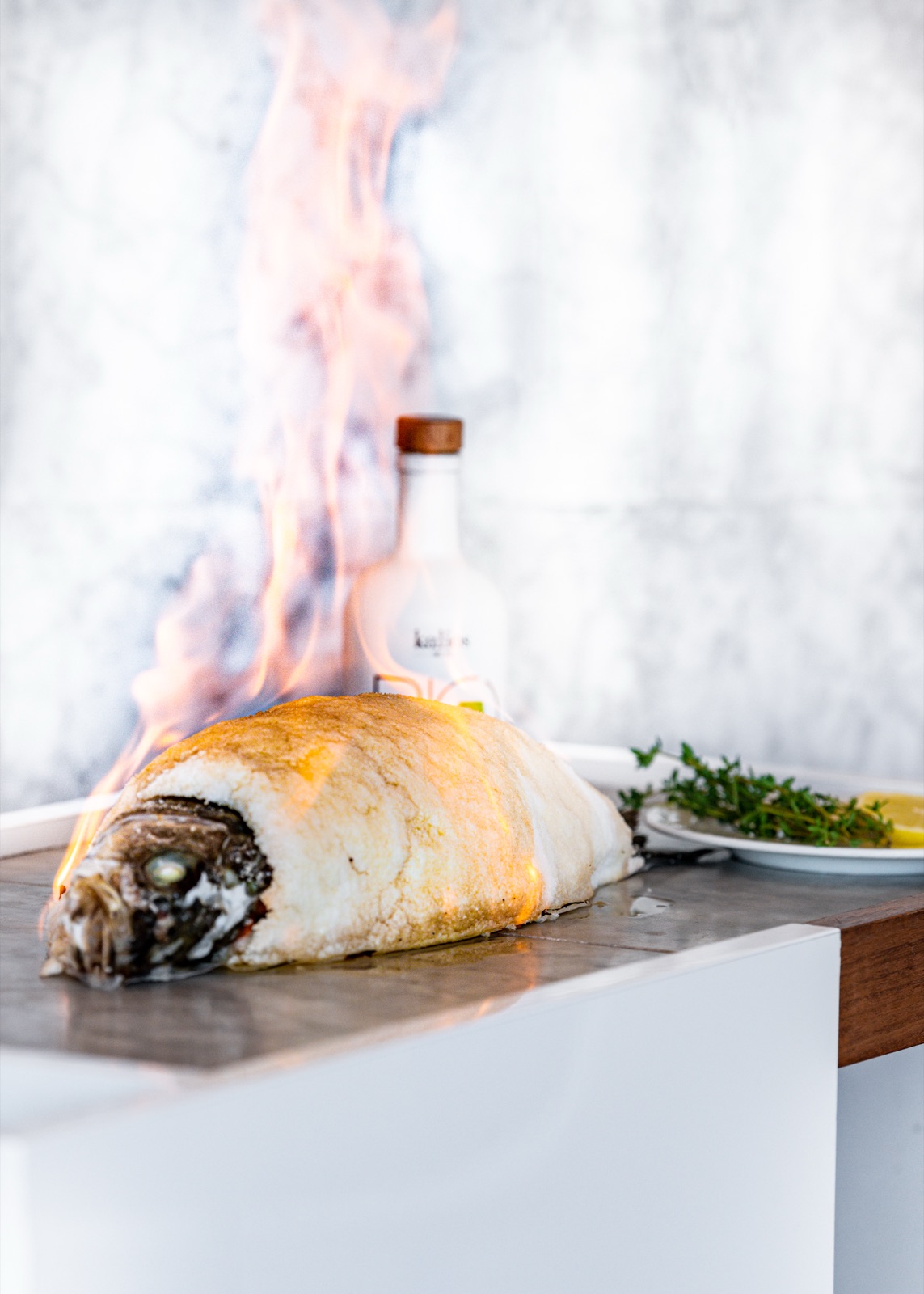 Bar de ligne en croûte de sel, flambé